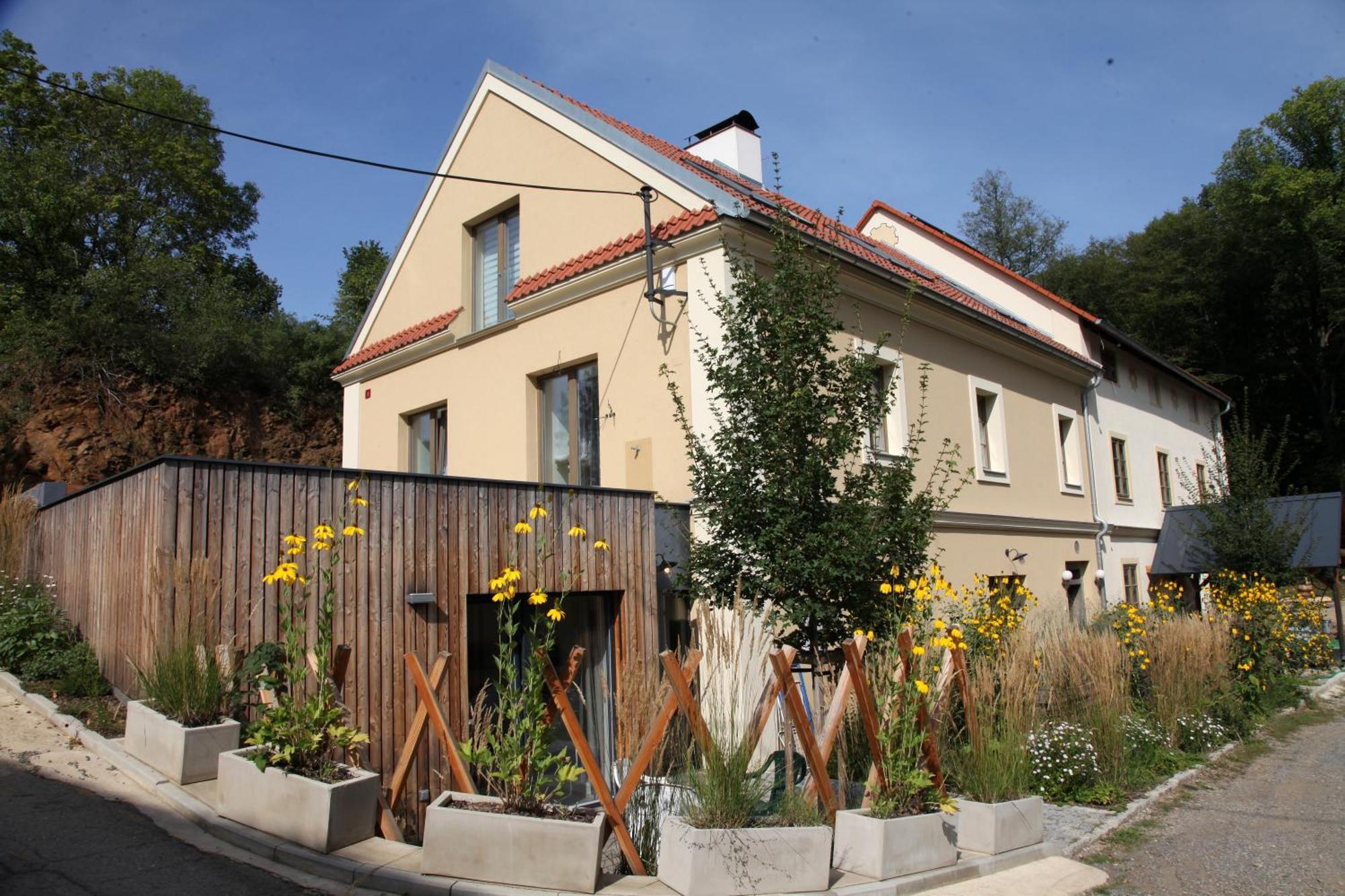 Apartman Ve Mlyne Trebotov Esterno foto
